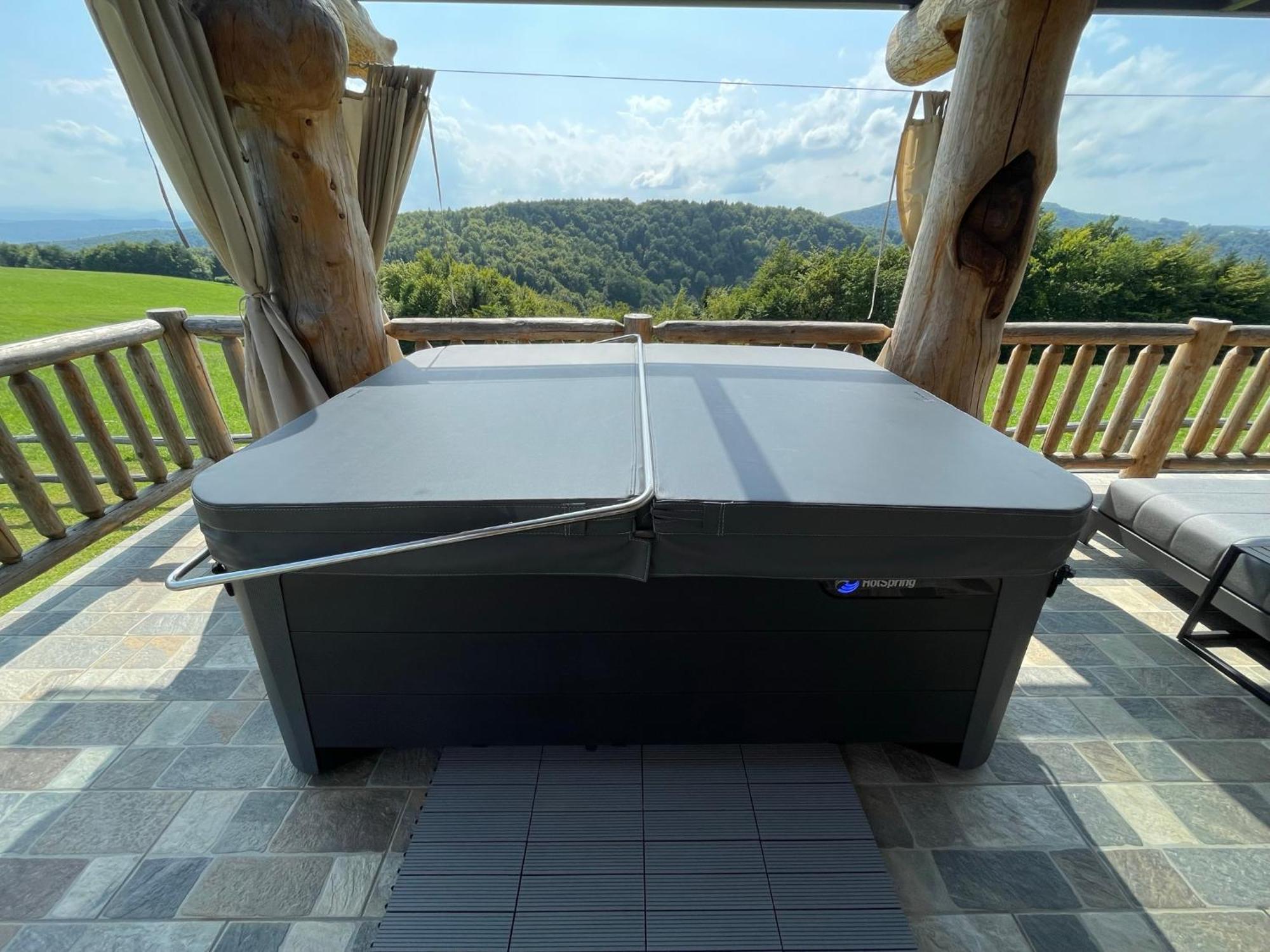 Holiday Home Ernest Zelezni With Hot Tub Ivancna Gorica Exterior photo